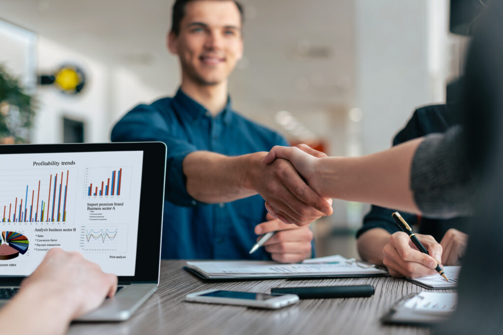 Como evitar autuações por erros contratuais na sua empresa